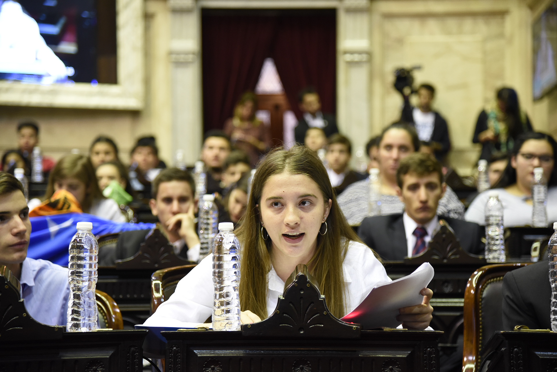 Galeria de imagenes de la noticia ESTUDIANTES SECUNDARIOS DE TODO EL PAÍS SESIONARON EN EL CONGRESO DE LA NACIÓN